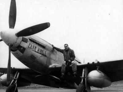 LtCol Joseph Mcmanus of the 364th FG 383rd FS With His P-51K „Clam Winkle” Serial 44-11762 code N2-M
