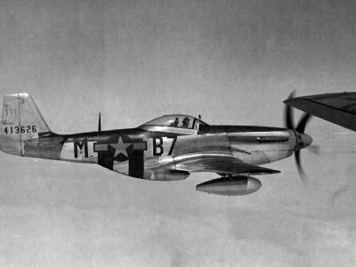 P-51D Mustang 44-13626 „Sweet Thing IV” of the 374th FS 361st Fighter Group, Code B7-M