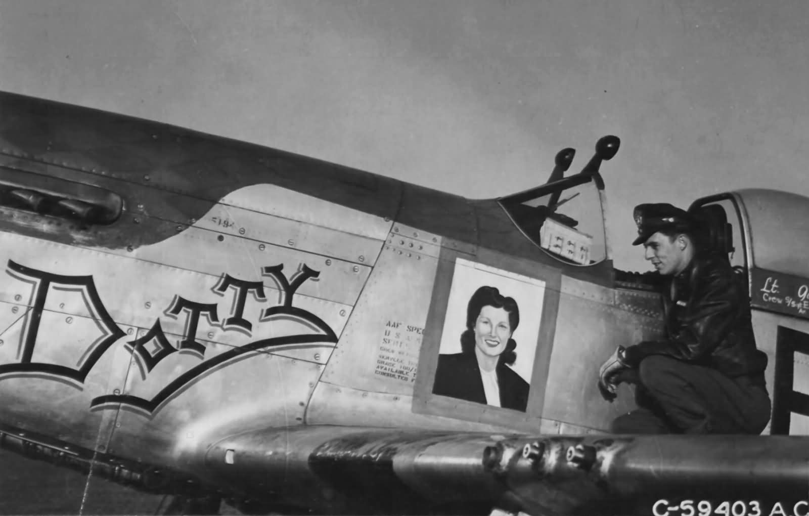 Pilot 1lt Eugene Turner of the 360th FS 356th Fighter Group and P-51D Mustang „Dotty” 44-15194 Code PI-A