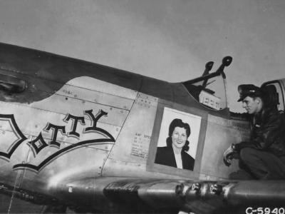 Pilot 1lt Eugene Turner of the 360th FS 356th Fighter Group and P-51D Mustang „Dotty” 44-15194 Code PI-A