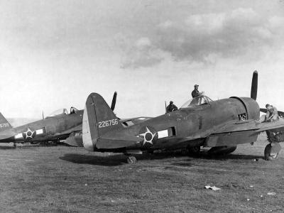 Ground crew of the 1st Brazil FS, 350th Fighter Group work on a P-47 42-26756 Italy