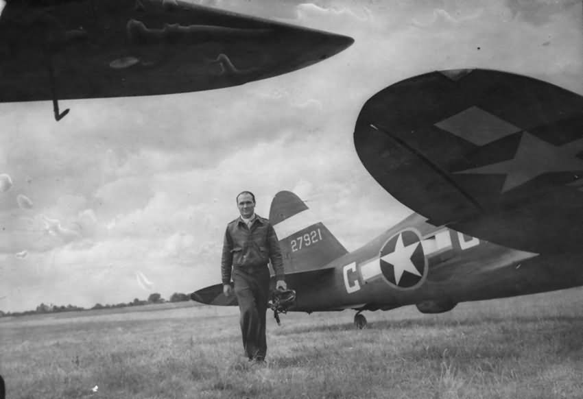 Major Cas Hough with his P-47 Thunderbolt 42-7921 August 1943