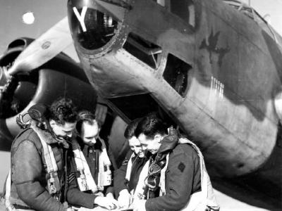 Ventura and crew 464 1943