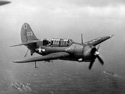 Curtiss SB2C Helldiver ‚103’ of VB-7 over ships of TF 38