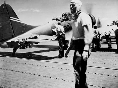 SBD-3 Dauntless B15 of the VB-6 unable to reach the carrier USS Enterprise on the deck of USS Yorktown CV-5