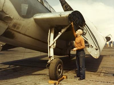 Grumman TBF-1 Avenger 1943 color photo 2