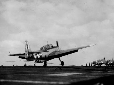 TBM Avenger „8” of the VT-45 pictured catching a wire on the flight deck of the aircraft carrier USS San Jacinto (CVL-30) on March 21, 1945