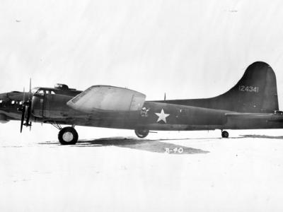Left side view of a XB-40