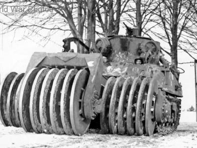 M32B1 with T1E1 Mine Exploder „Earthworm” of 738th Tank Battalion, Belgium January 1945
