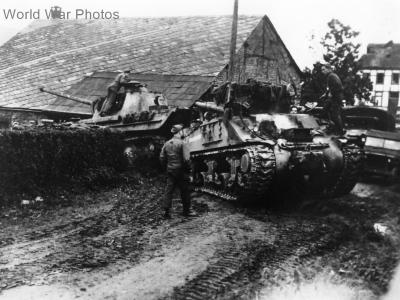 M32 towing a Panther, La Glaise 1945