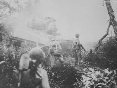 Marines and Sherman advancing on Cape Gloucester 2
