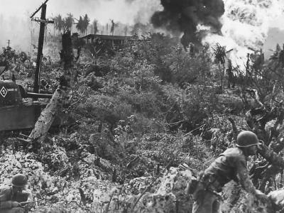 Marines advance under cover of M4 tank #4 „Doot It” on Guam