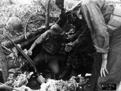 Marines capture Japanese prisoner