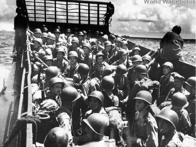 US Marines on LCM head to beach