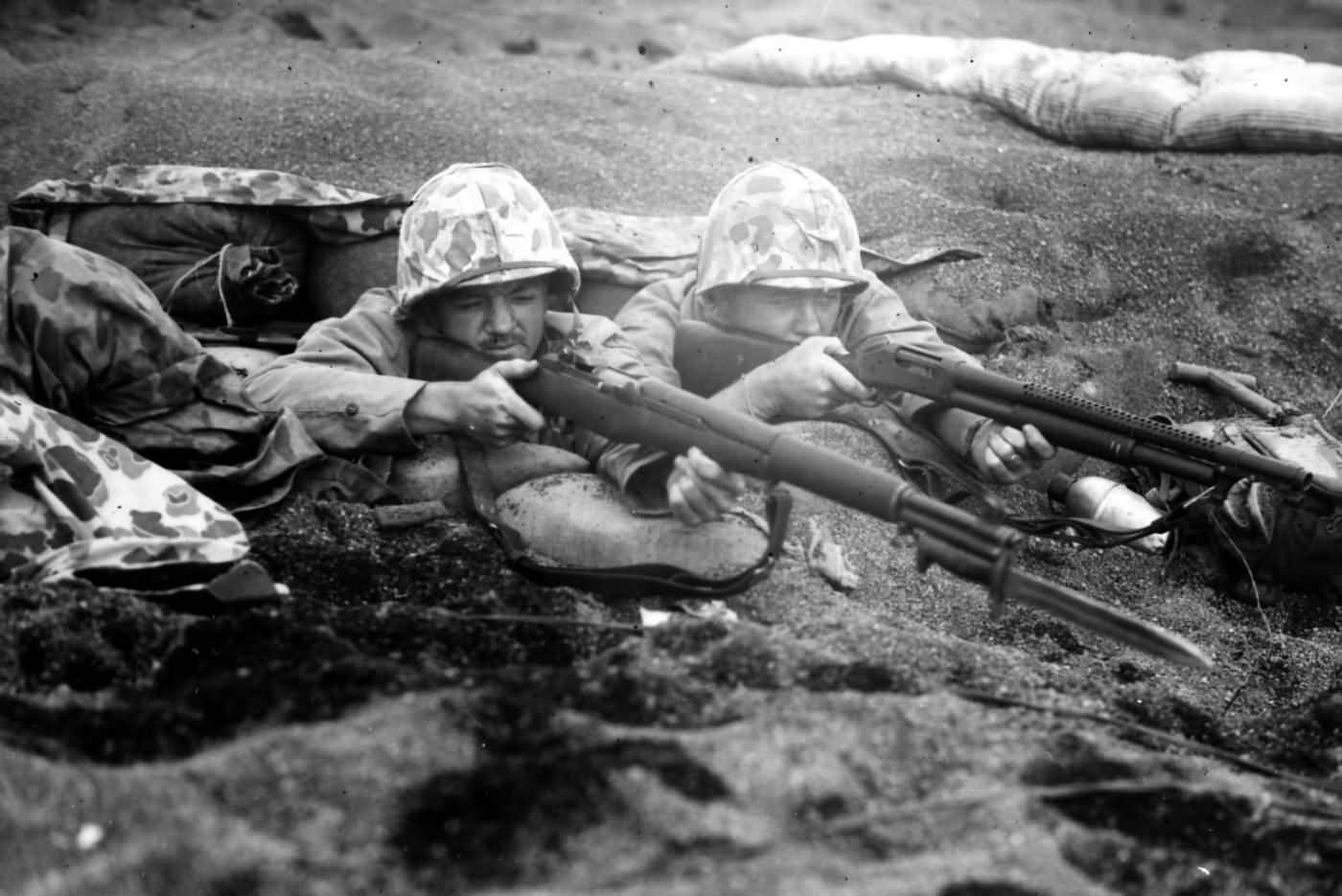 A_pair_of_Marines_in_a_dug_out_position_