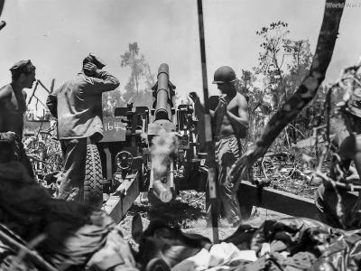 1st Marine Division 105mm Howitzer in action