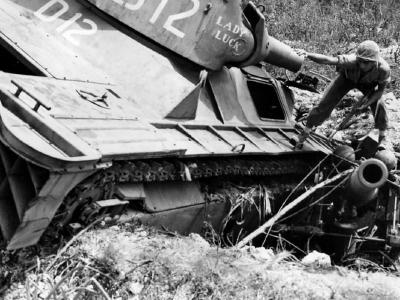 Marine LVT(A)-4 Lady Luck D12