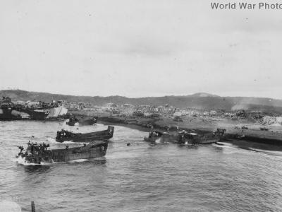 58th IR troops, USS LST-932 and LCVP, Legaspi Amphibious Assault Luzon 45