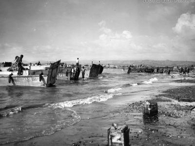Early wave landing craft invasion Luzon
