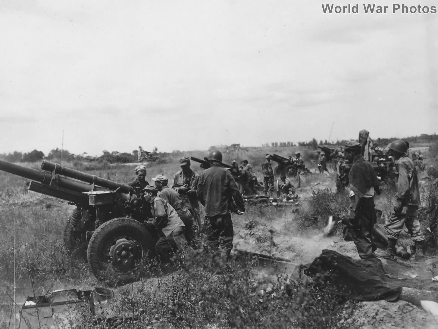 Field Artillery battery in action January 1945 – Battle of Luzon