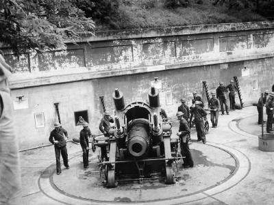 US 59th Coast Atrillery troops at Battery Geary on Corregidor