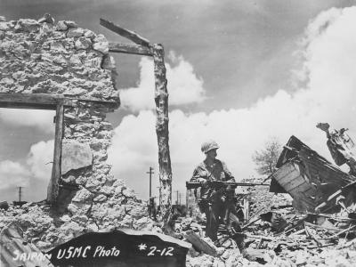 Marine with BAR Browning MG Saipan Island 1944