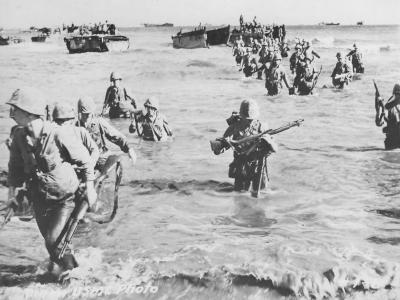 Marines Landing Wading Ashore Beach Saipan June 1944