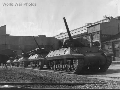 M10 destroyers at Ford Plant in Detroit 1943