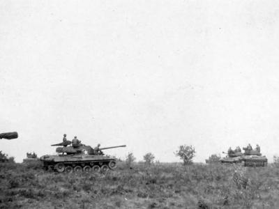 M18 Hellcat Tank Destoyers 76mm Guns on the Move in Field