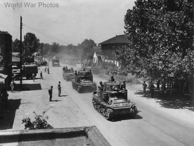 M2A1 tanks move thru Castor during Maneuvers 1941