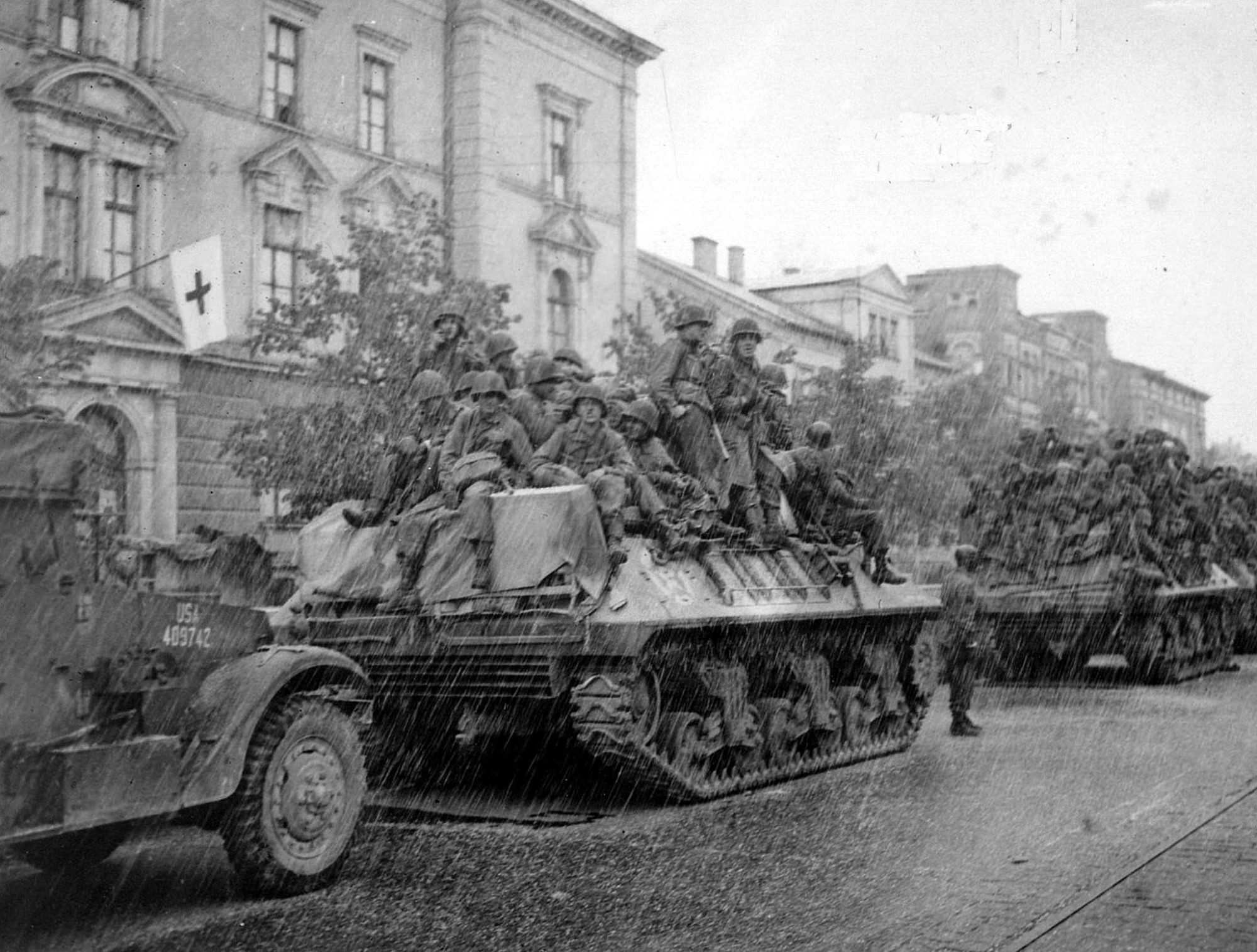 M36 and 3rd Division troops move to the front in hailstorm at Augsburg ...