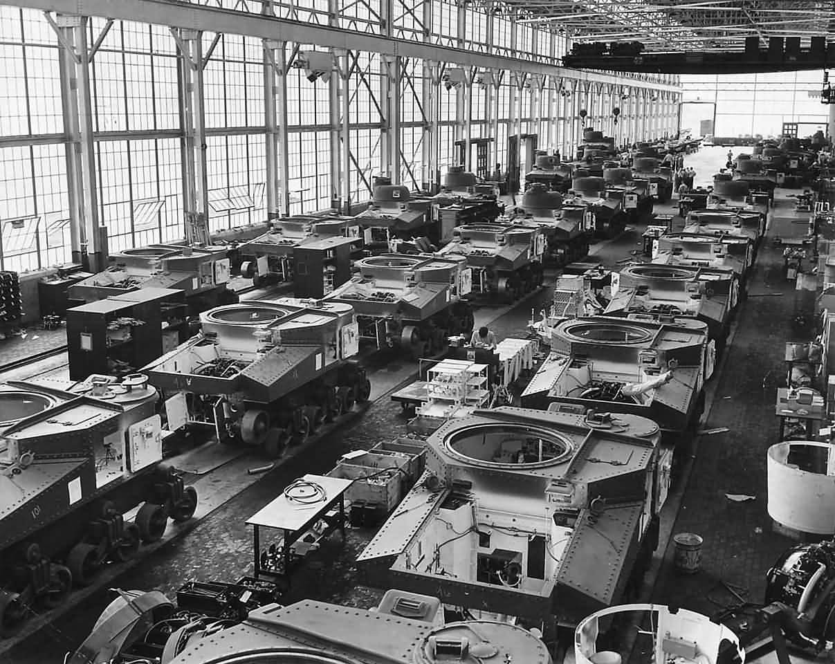 M3 Lee tanks on assembly line at the Chrysler Corporation’s Tank Arsenal in Detroit 1941