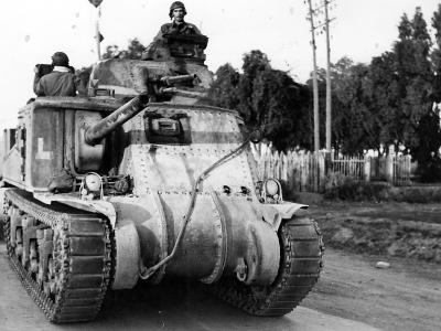 US 1st Armored Division M3 Lee at Tabourka North Africa 1942