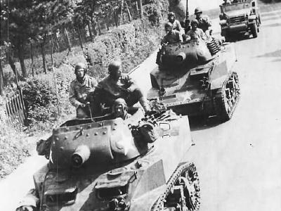 US 75mm Howitzer Motor Carriage M8 Scott On Road In England 1944