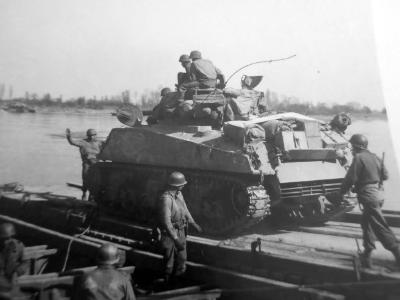 M4 Sherman and Marines