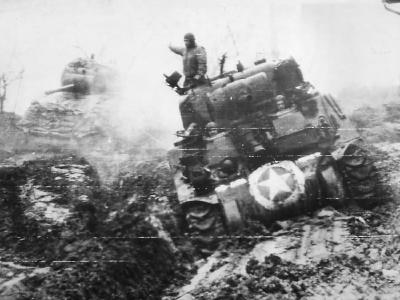 M4 Tanks of U.S. 9th Army Troops Advancing toward Loverich 1944