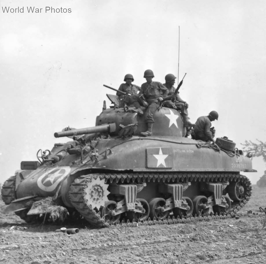 M4A1 named „Battling Bitch” of the 7th AD France 1944
