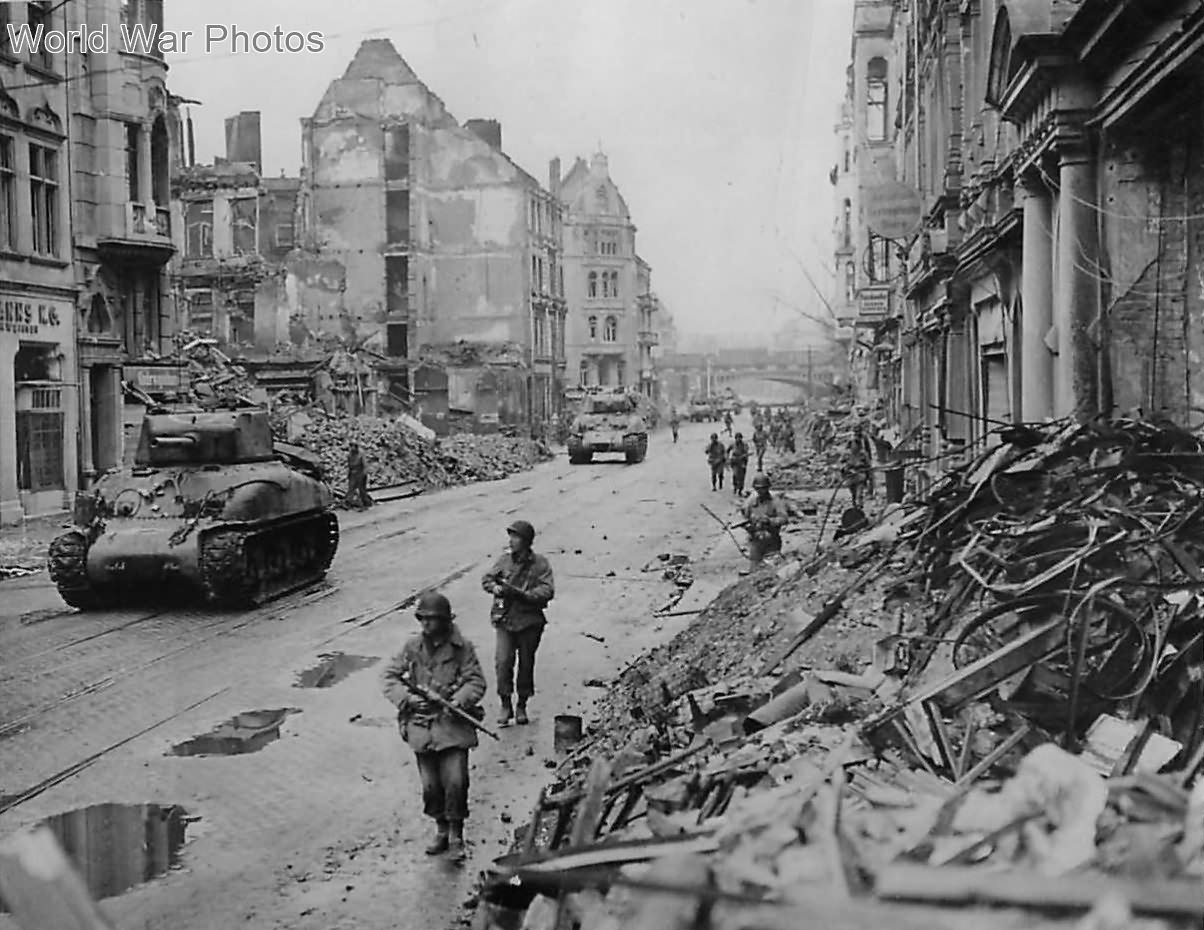 Troops and M4A1 move along Venloer Street in Cologne | World War Photos