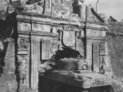 M4A1 #2 named „Miette” enter through the historic gate of Fort Santiago in Manila