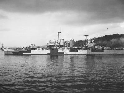 Cruiser USS Honolulu CL-48 with MS32-2C camouflage 1944