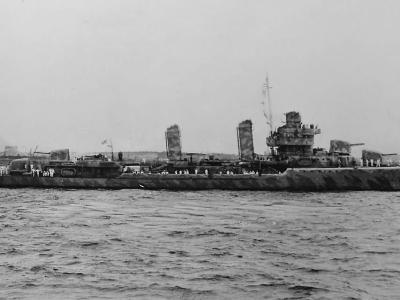 Destroyer USS Murphy DD-603 in camouflage