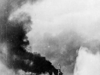 Japanese salvo hits near US Carrier Battle of Leyte Gulf 1944