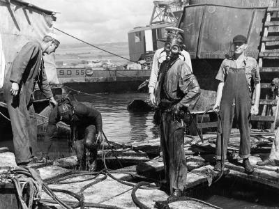 divers during salvage operations Arizona