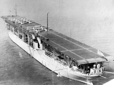 Vought VE-7 on the flight deck of the USS Langley (CV-1)