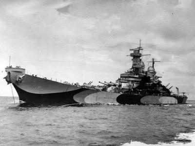 USS Missouri (BB-63) in Measure 32/22d camouflage paint scheme
