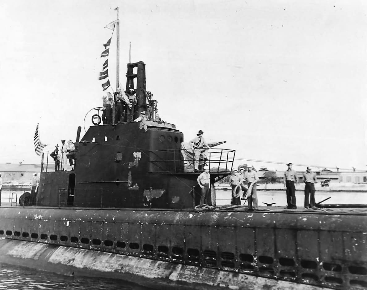 LCdr Burlingame and Crew on Submarine USS Silversides SS-236 1943