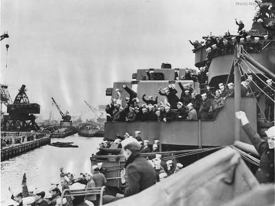 Sailors crowd decks USS Tennessee at docks at Philadelphia, 7 December 1945