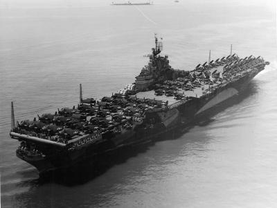 Aircraft carrier USS Ticonderoga (CV-14) underway at Hampton Roads 26 June 1944