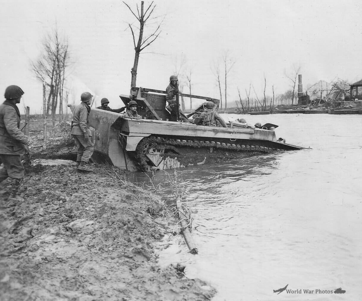 LVT-4 9th ARMY COMBAT ENGINEERS
