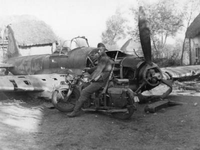 IL-2 and Wehrmacht soldier with motorcycle